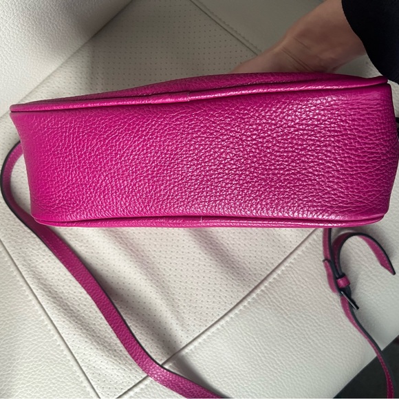 Massaccesi fuchsia pebbled camera bag - Picture 5 of 6